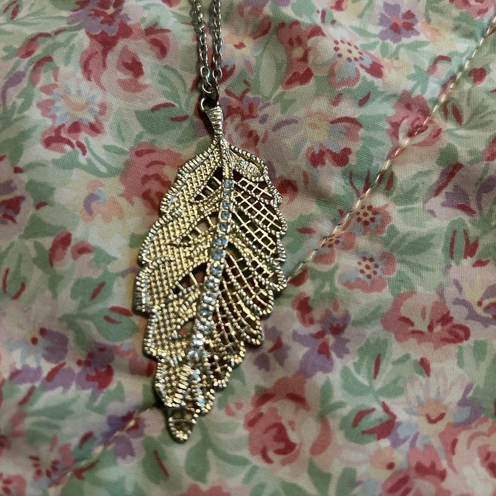 Gold Leaf Pendant Necklace
